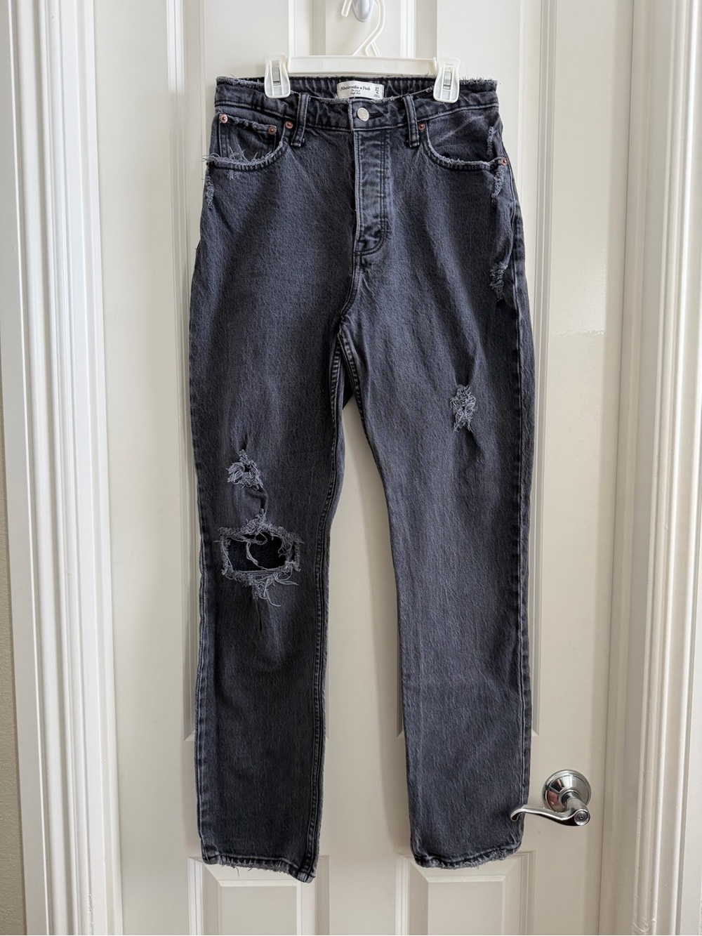 Abercrombie The Dad High Rise Distressed Black Denim Jeans Size 27 / 4